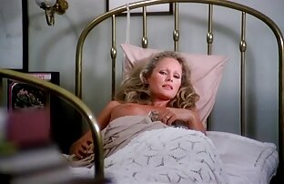 دختر پرشهای کردن در مقابل دوربین مخفی فیلم سکسی جوراب سفید در اتاق خواب
