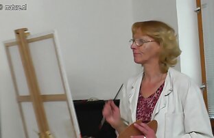 یک مرد پشتکار fucks در یک زن روسپی فیلم سکسی جوراب سفید گران قیمت در جوراب ساق بلند